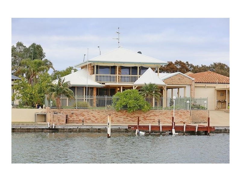 19 Waterside Drive, Dudley Park WA 6210