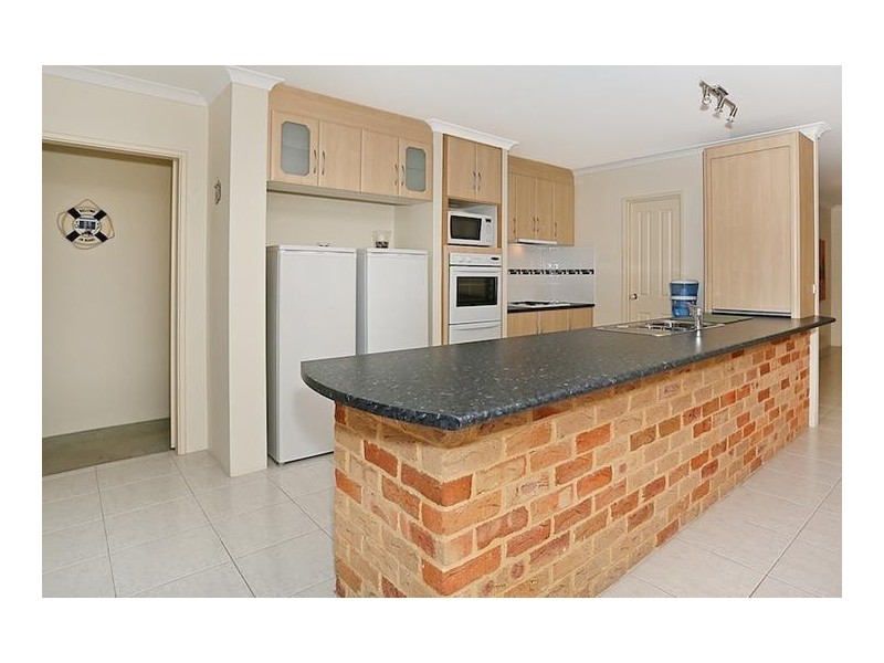 19 Waterside Drive, Dudley Park WA 6210