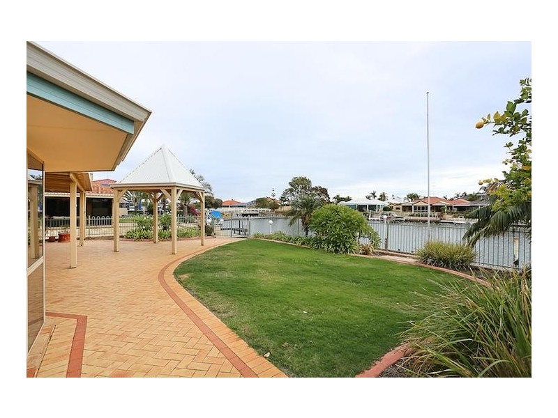 19 Waterside Drive, Dudley Park WA 6210