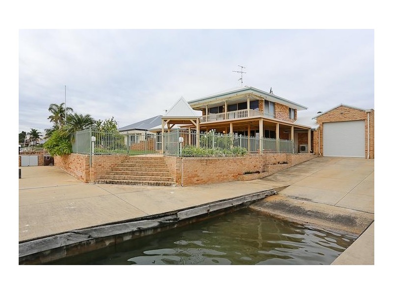 19 Waterside Drive, Dudley Park WA 6210