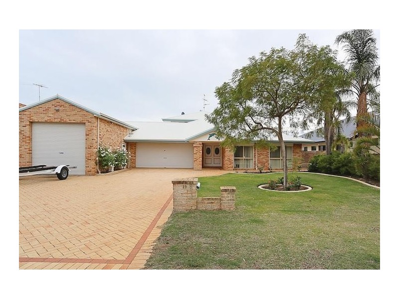 19 Waterside Drive, Dudley Park WA 6210