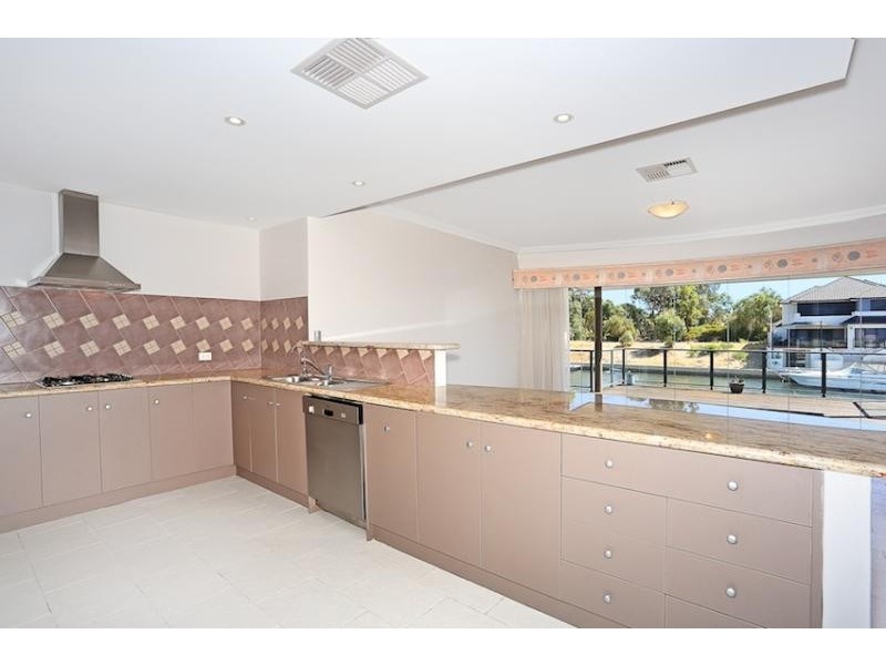 7 Ragamuffin Point, Halls Head WA 6210