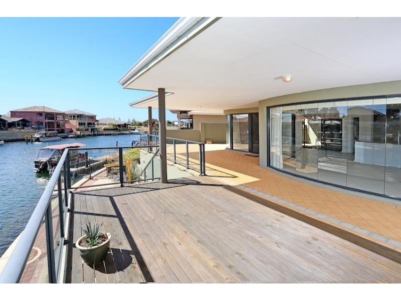 7 Ragamuffin Point, Halls Head WA 6210