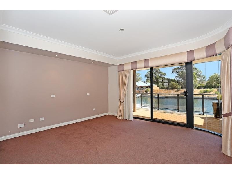 7 Ragamuffin Point, Halls Head WA 6210