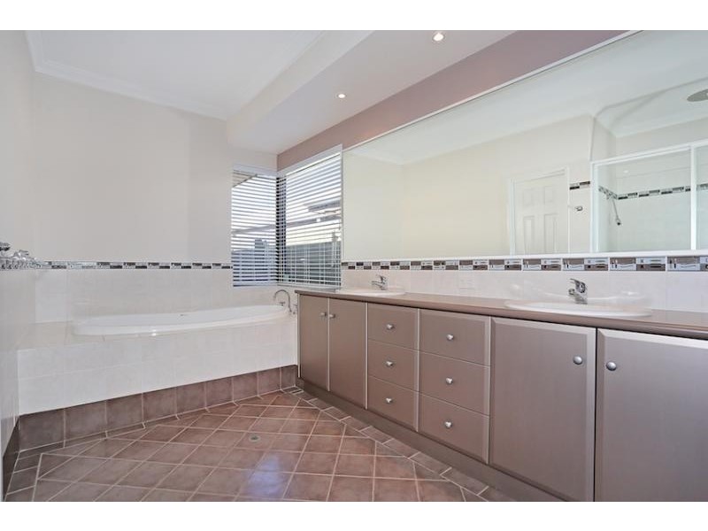 7 Ragamuffin Point, Halls Head WA 6210