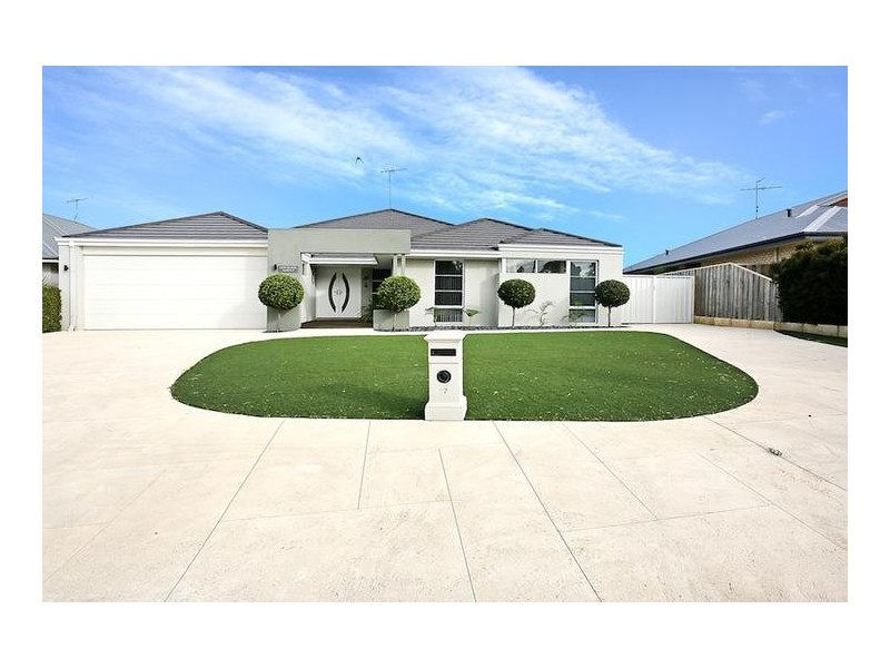 17 Karon Vista, Halls Head WA 6210