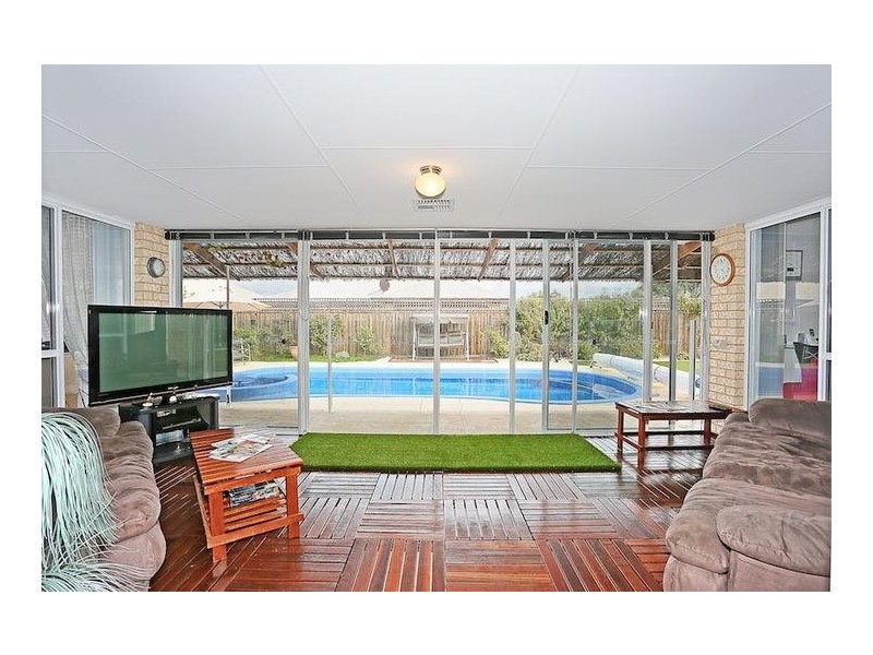 17 Karon Vista, Halls Head WA 6210