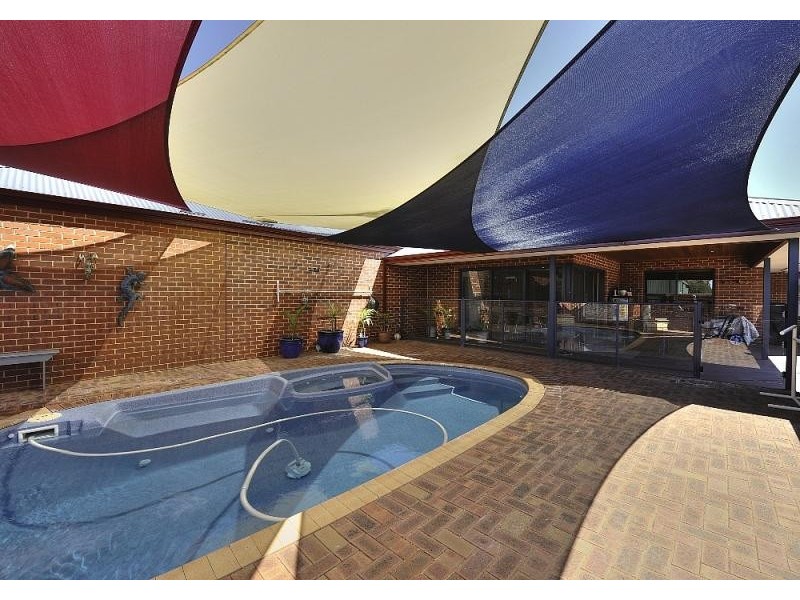 13 Wattleglen Ave, Erskine WA 6210
