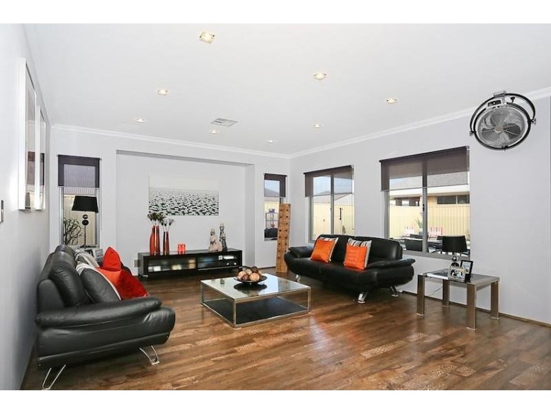 19 Arpentuer Turn, Madora Bay WA 6210