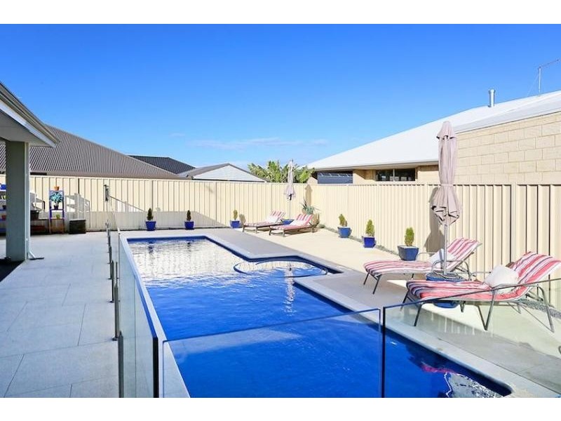 19 Arpentuer Turn, Madora Bay WA 6210