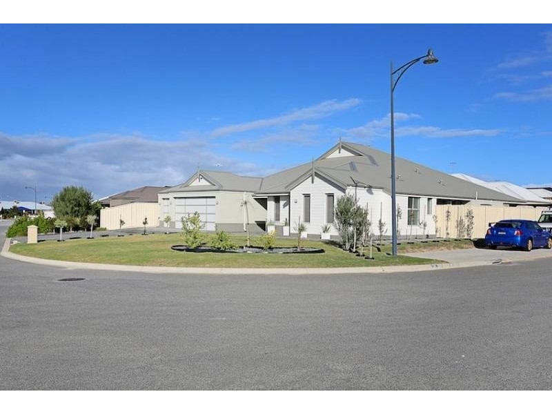 19 Arpentuer Turn, Madora Bay WA 6210