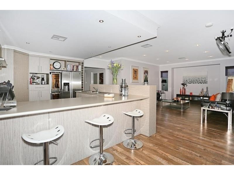 19 Arpentuer Turn, Madora Bay WA 6210