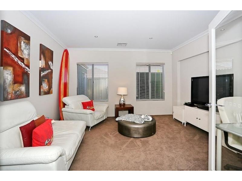 19 Arpentuer Turn, Madora Bay WA 6210