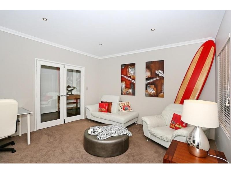 19 Arpentuer Turn, Madora Bay WA 6210