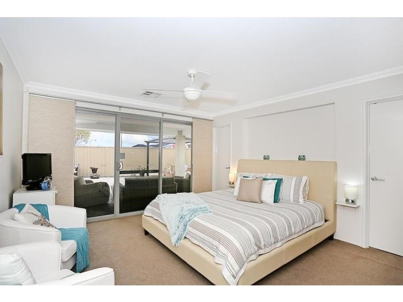 19 Arpentuer Turn, Madora Bay WA 6210