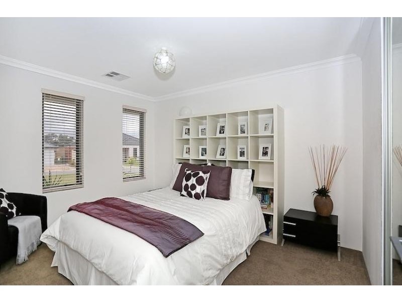 19 Arpentuer Turn, Madora Bay WA 6210