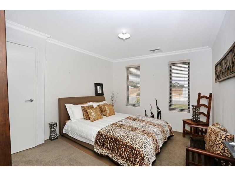 19 Arpentuer Turn, Madora Bay WA 6210