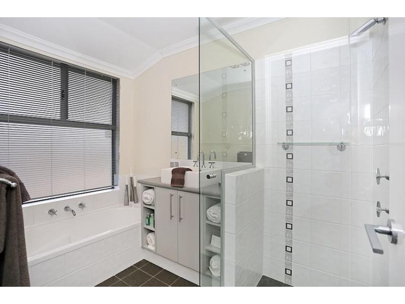 19 Arpentuer Turn, Madora Bay WA 6210