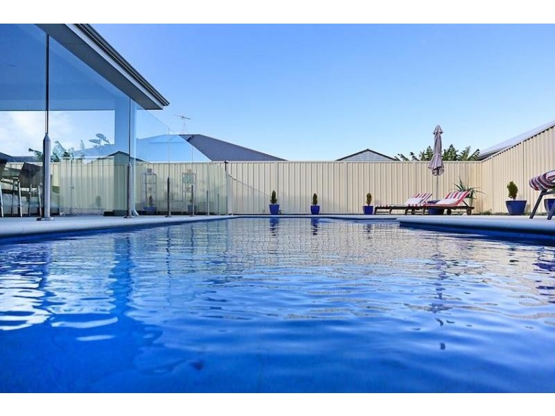 19 Arpentuer Turn, Madora Bay WA 6210