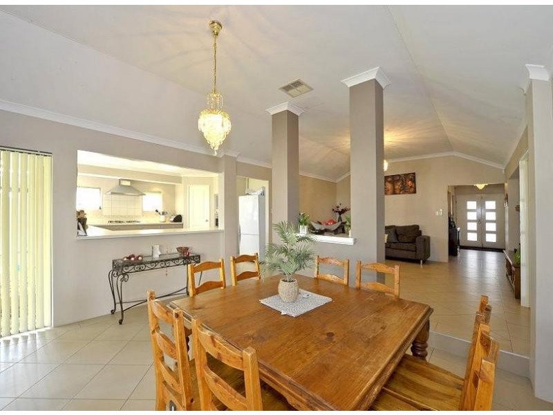 5 Binda Way, Halls Head WA 6210