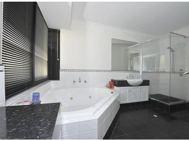 5 Binda Way, Halls Head WA 6210