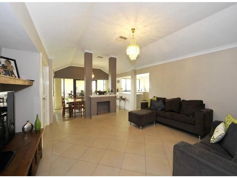 5 Binda Way, Halls Head WA 6210