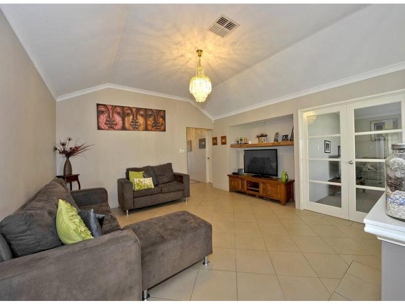 5 Binda Way, Halls Head WA 6210