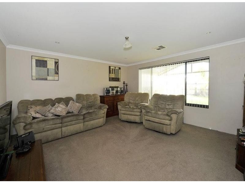 5 Binda Way, Halls Head WA 6210