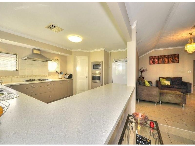 5 Binda Way, Halls Head WA 6210