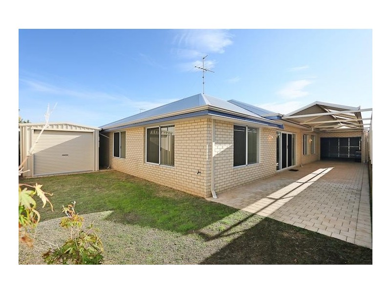 6 Moonbrook Way, Meadow Springs WA 6210