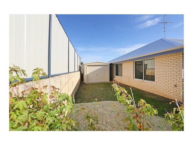 6 Moonbrook Way, Meadow Springs WA 6210