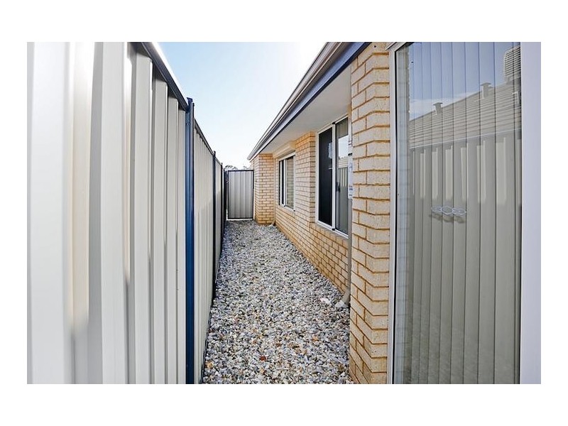 6 Moonbrook Way, Meadow Springs WA 6210