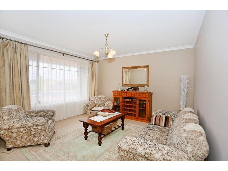 42 Admiralty Crescent, Halls Head WA 6210