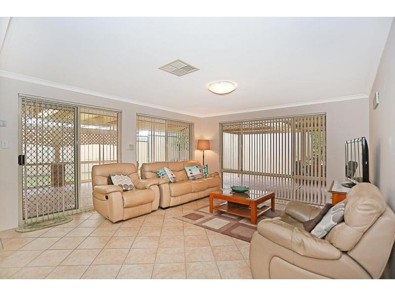 42 Admiralty Crescent, Halls Head WA 6210