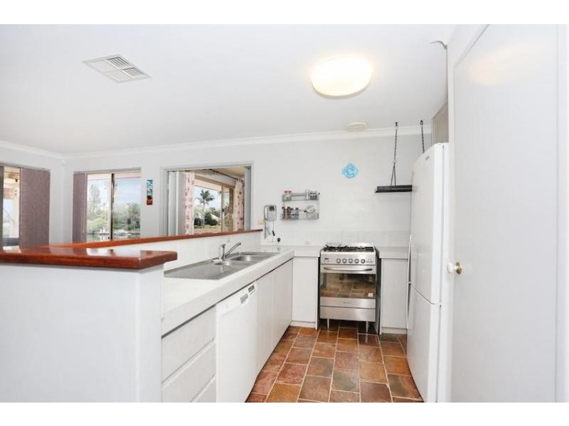 14 Donnelly Gardens, Dudley Park WA 6210