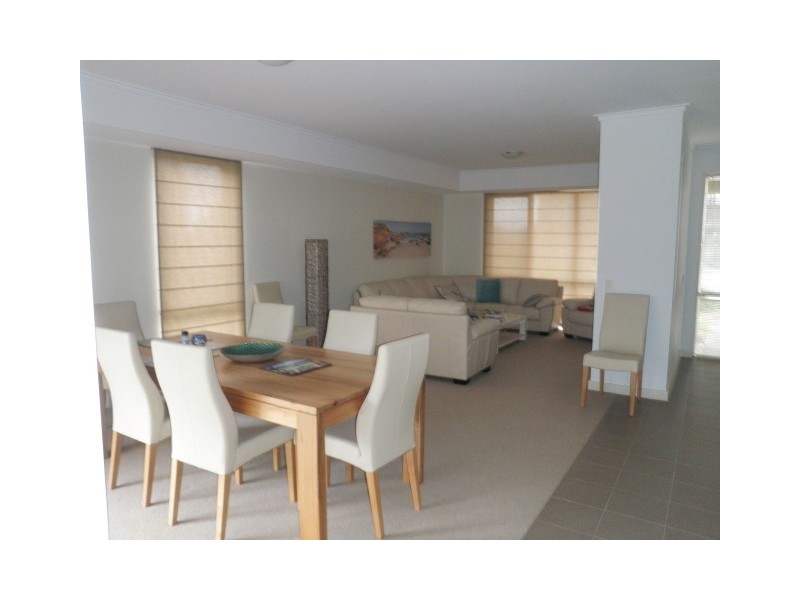 21 Sugarwood Terrace, Halls Head WA 6210