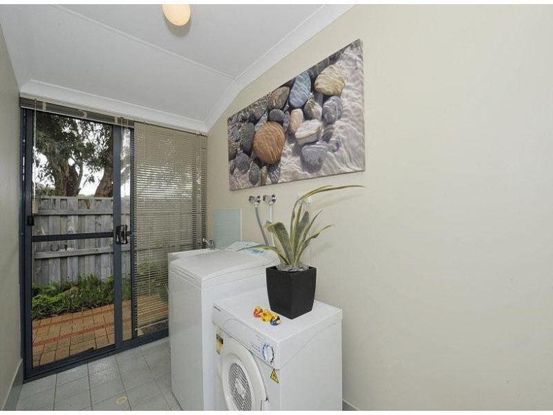 50 Summerlea Avenue, Meadow Springs WA 6210