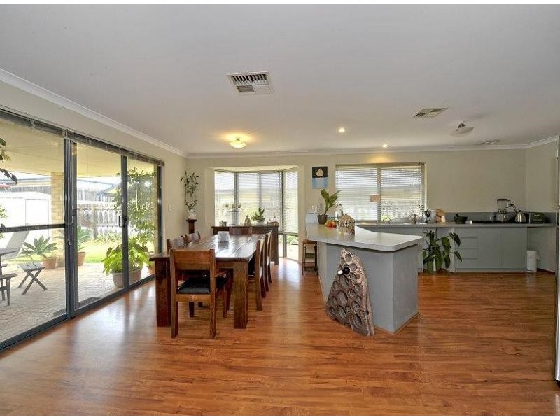 50 Summerlea Avenue, Meadow Springs WA 6210