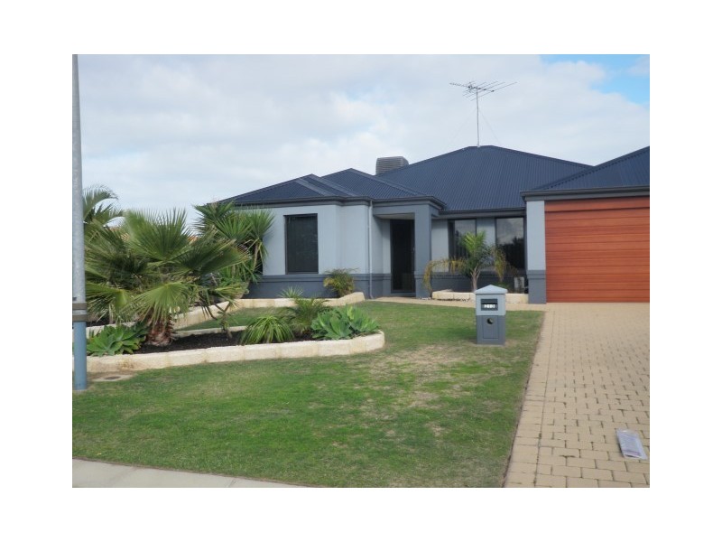 213 Peelwood Parade, Halls Head WA 6210