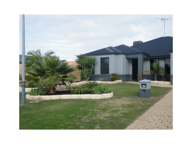 213 Peelwood Parade, Halls Head WA 6210