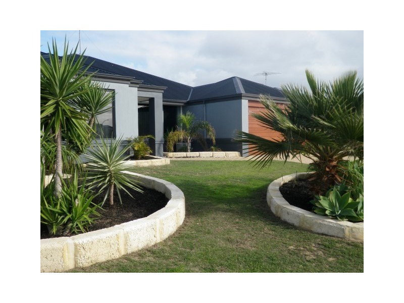 213 Peelwood Parade, Halls Head WA 6210