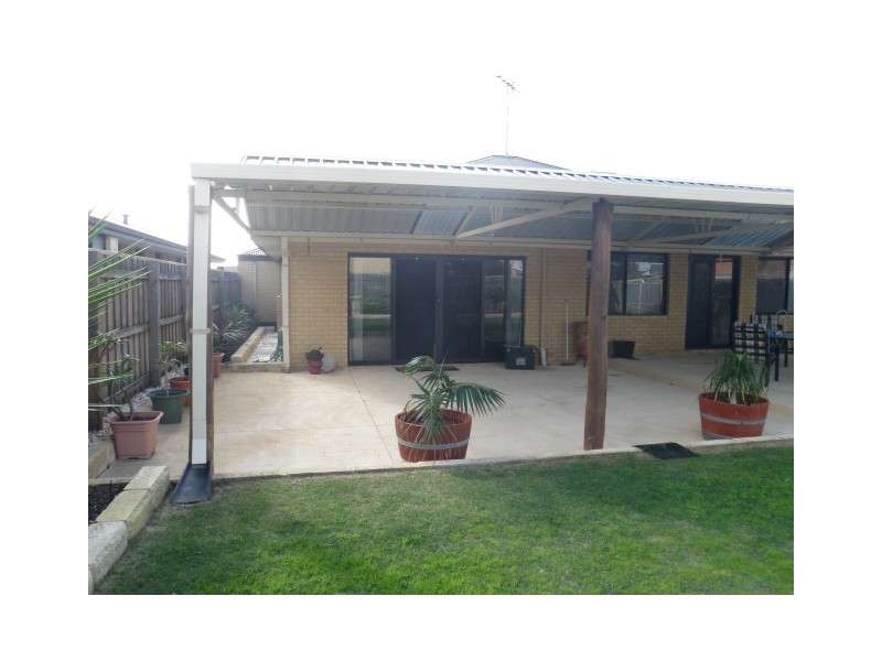 213 Peelwood Parade, Halls Head WA 6210