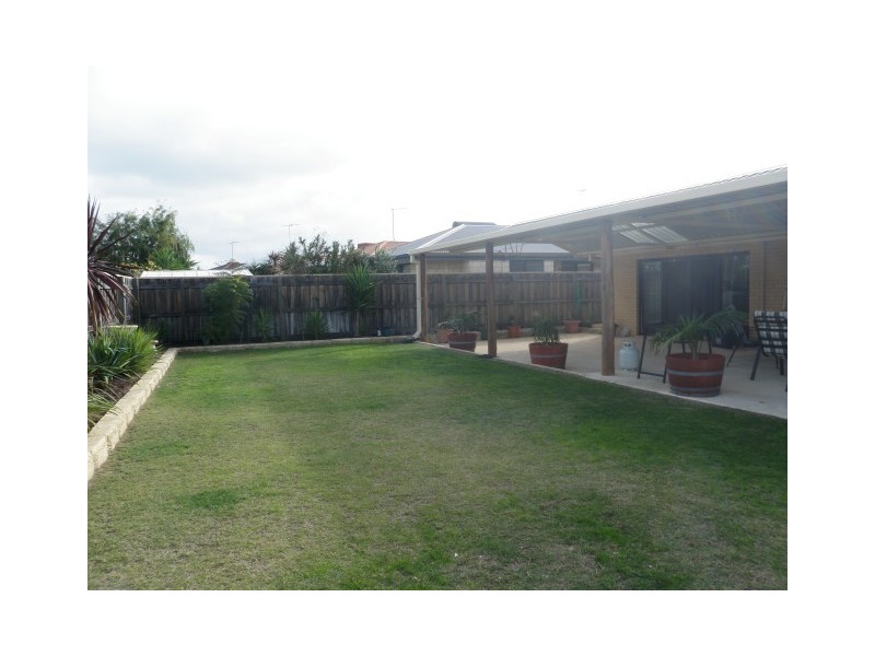 213 Peelwood Parade, Halls Head WA 6210