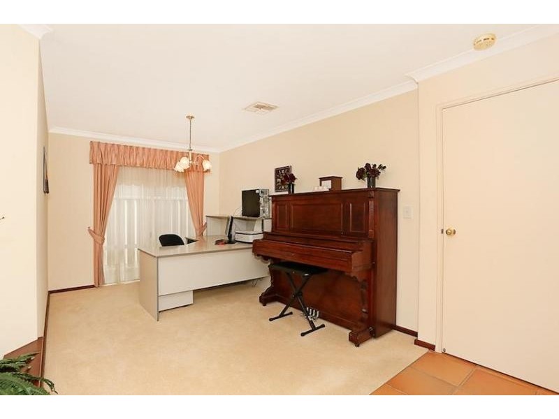 8 Leveque Loop, San Remo WA 6210