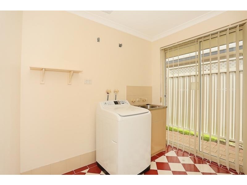 8 Leveque Loop, San Remo WA 6210