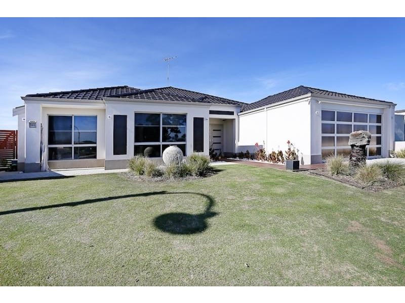 305 Peelwood Parade, Halls Head WA 6210