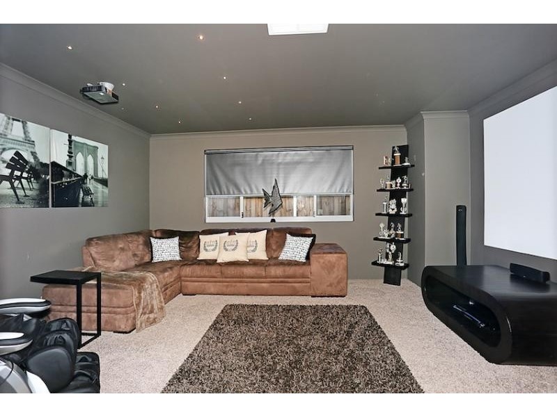 305 Peelwood Parade, Halls Head WA 6210