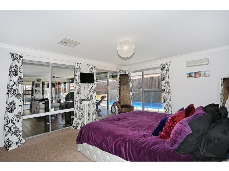 305 Peelwood Parade, Halls Head WA 6210