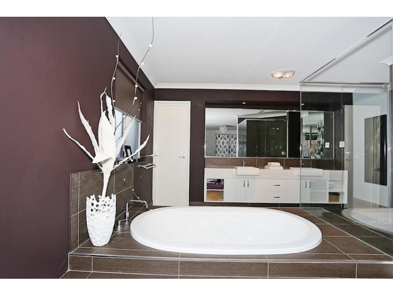 305 Peelwood Parade, Halls Head WA 6210