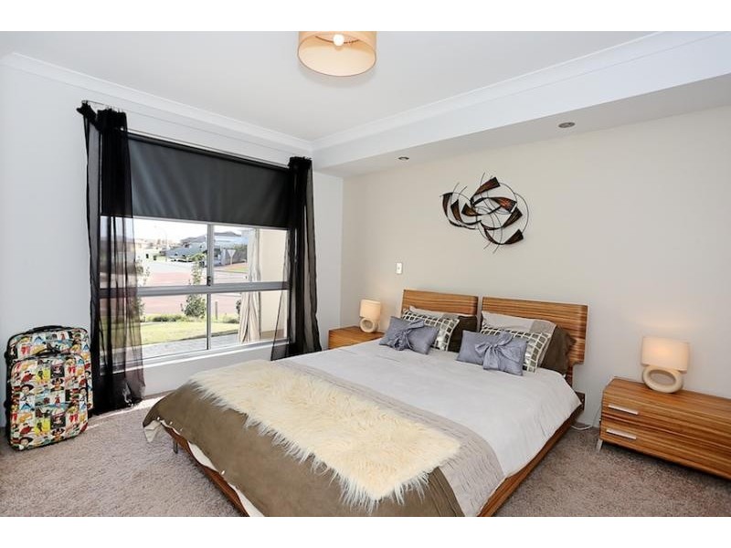 305 Peelwood Parade, Halls Head WA 6210
